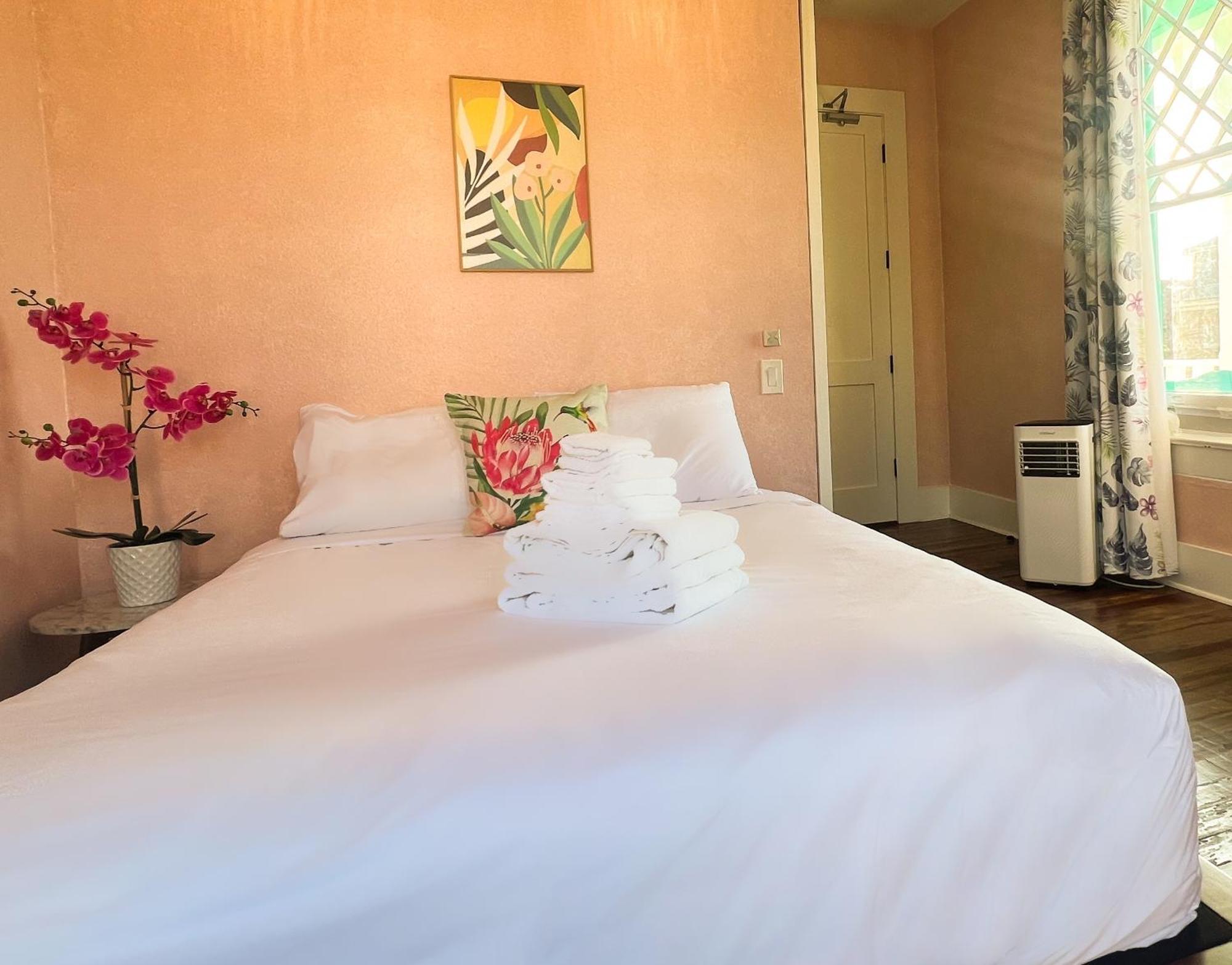 Lotus Galveston Hotell Exteriör bild