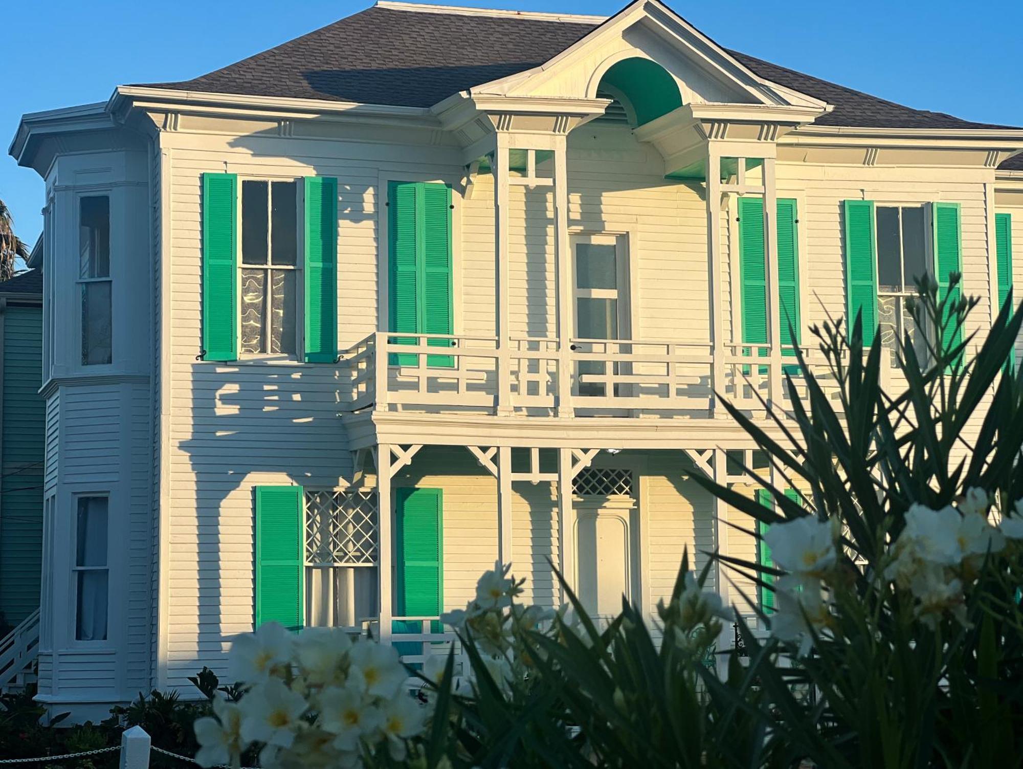 Lotus Galveston Hotell Exteriör bild