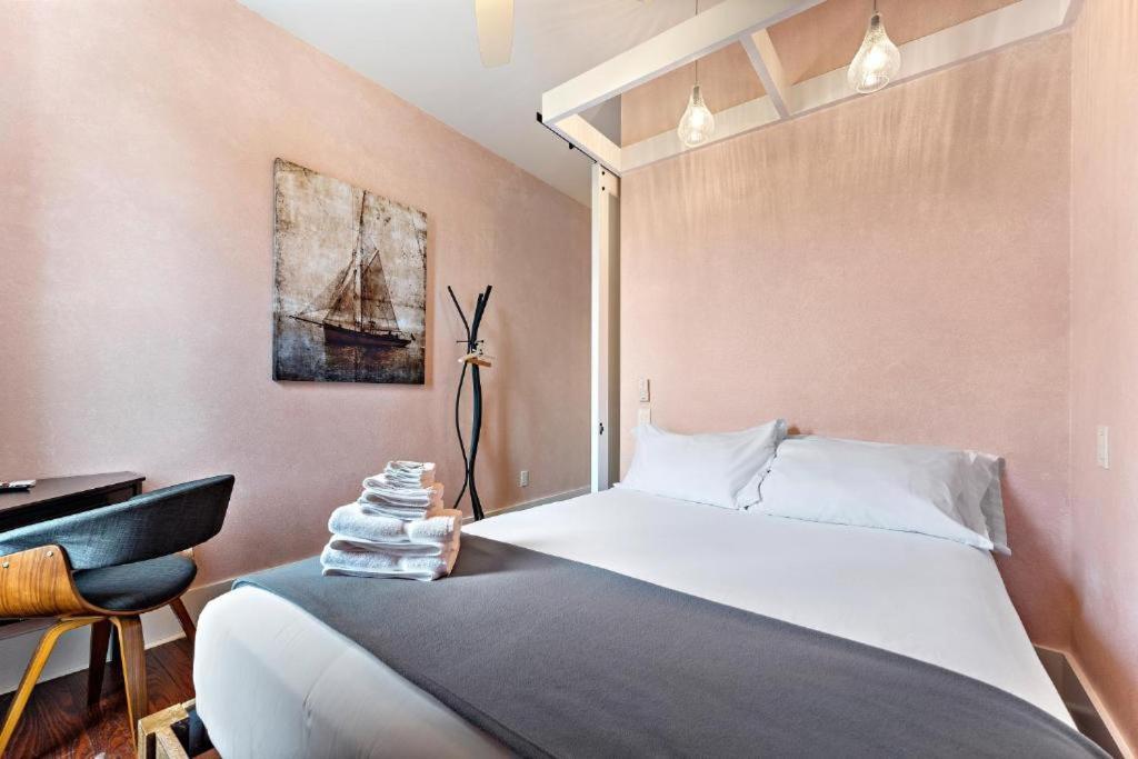 Lotus Galveston Hotell Exteriör bild